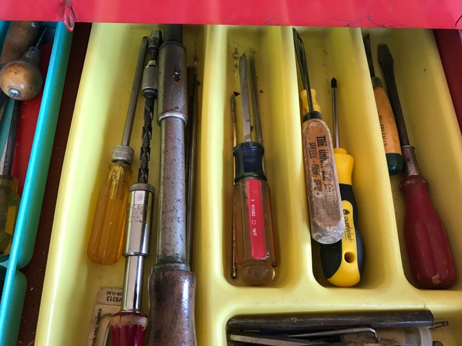 5-Drawer Roller Toolbox Cabinet Loaded With Tools Including Craftsman Sockets, Craftsman Wrenches, Screwdrivers, Knives, Chisels, Pliers, Power Tools - SEE ALL PHOTOS [Photo 15]