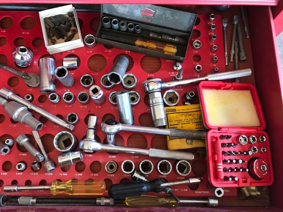 5-Drawer Roller Toolbox Cabinet Loaded With Tools Including Craftsman Sockets, Craftsman Wrenches, Screwdrivers, Knives, Chisels, Pliers, Power Tools - SEE ALL PHOTOS [Photo 34]