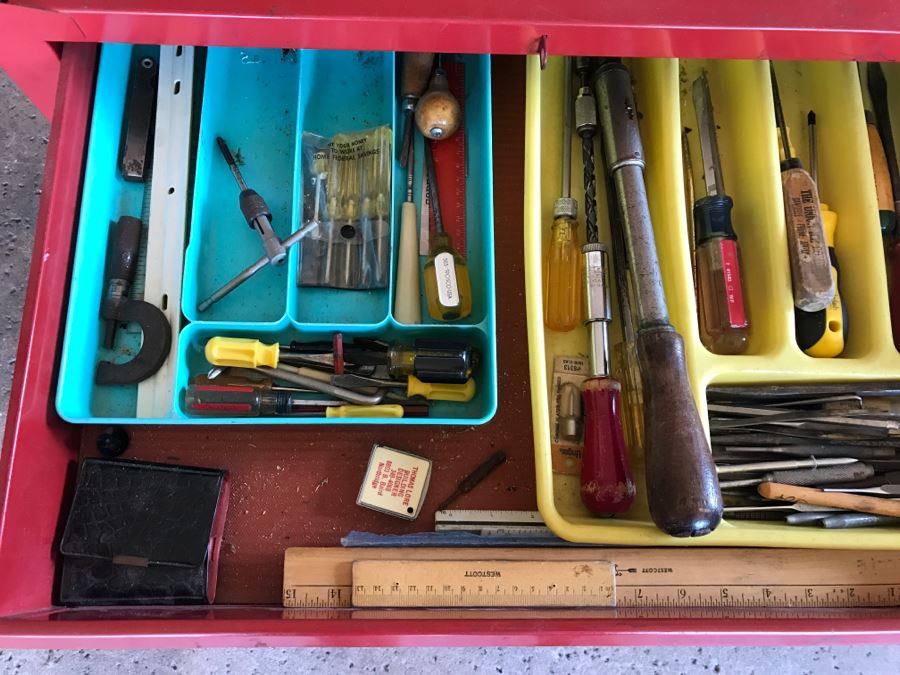 5-Drawer Roller Toolbox Cabinet Loaded With Tools Including Craftsman Sockets, Craftsman Wrenches, Screwdrivers, Knives, Chisels, Pliers, Power Tools - SEE ALL PHOTOS [Photo 18]