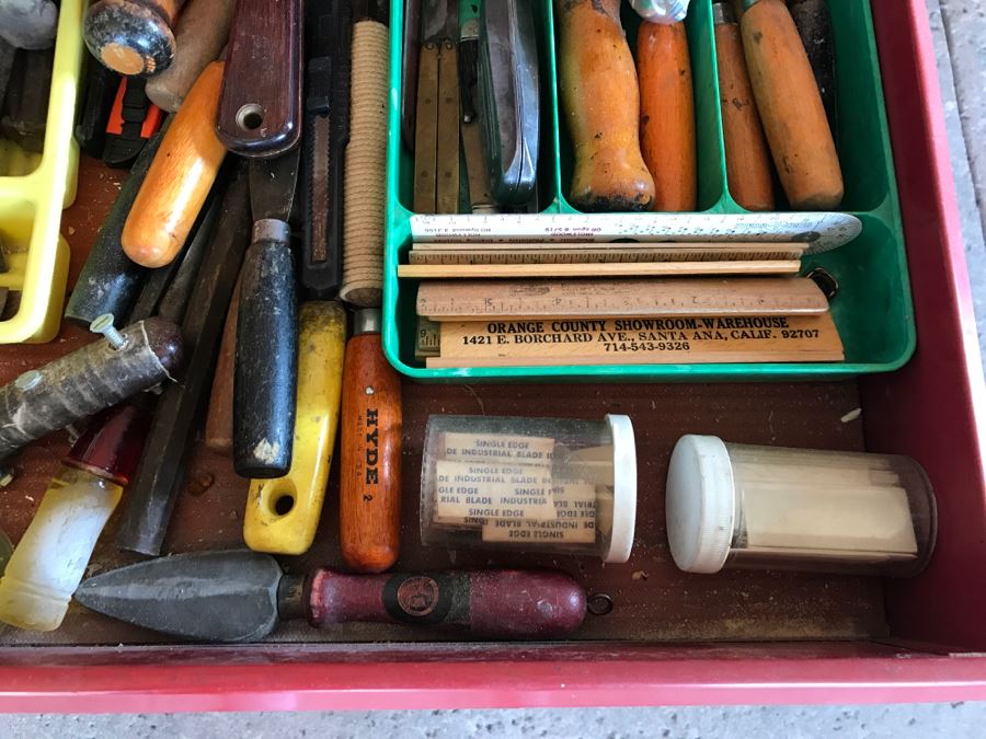 5-Drawer Roller Toolbox Cabinet Loaded With Tools Including Craftsman Sockets, Craftsman Wrenches, Screwdrivers, Knives, Chisels, Pliers, Power Tools - SEE ALL PHOTOS [Photo 26]