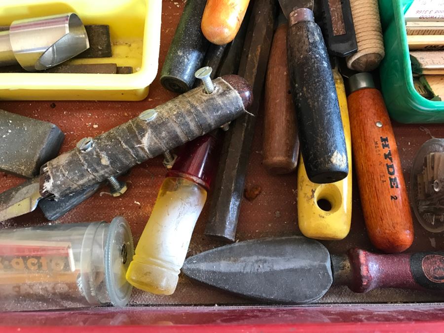 5-Drawer Roller Toolbox Cabinet Loaded With Tools Including Craftsman Sockets, Craftsman Wrenches, Screwdrivers, Knives, Chisels, Pliers, Power Tools - SEE ALL PHOTOS [Photo 23]