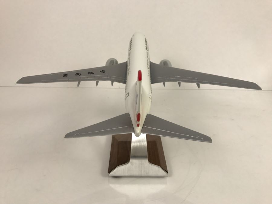 Pacific Miniatures PacMin Precision 1/100 Scale Model Airplane Of China Southwest Boeing 737-600 With Box [Photo 8]