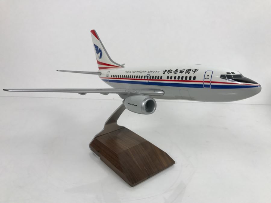 Pacific Miniatures PacMin Precision 1/100 Scale Model Airplane Of China Southwest Boeing 737-600 With Box [Photo 13]