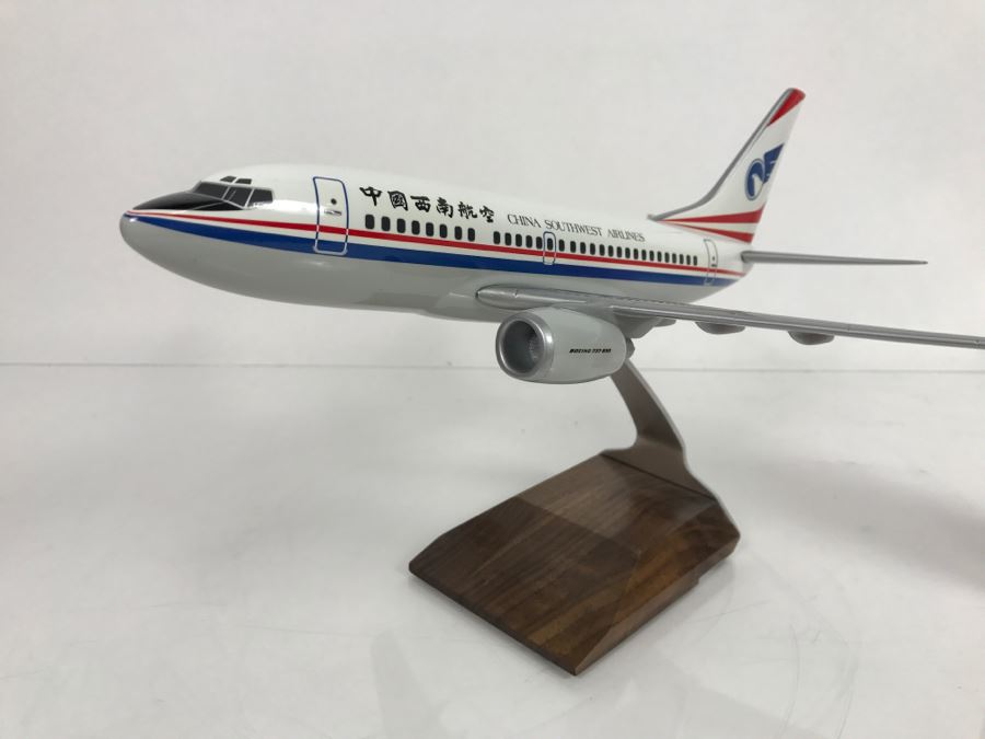 Pacific Miniatures PacMin Precision 1/100 Scale Model Airplane Of China Southwest Boeing 737-600 With Box [Photo 3]