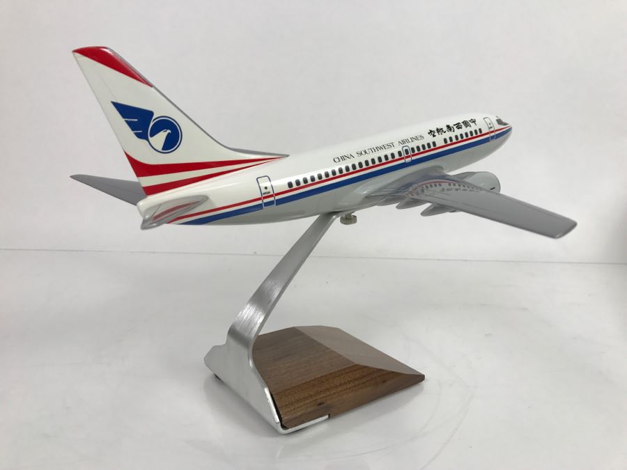 Pacific Miniatures PacMin Precision 1/100 Scale Model Airplane Of China Southwest Boeing 737-600 With Box [Photo 10]