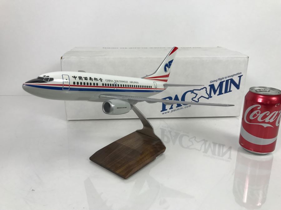 Pacific Miniatures PacMin Precision 1/100 Scale Model Airplane Of China Southwest Boeing 737-600 With Box