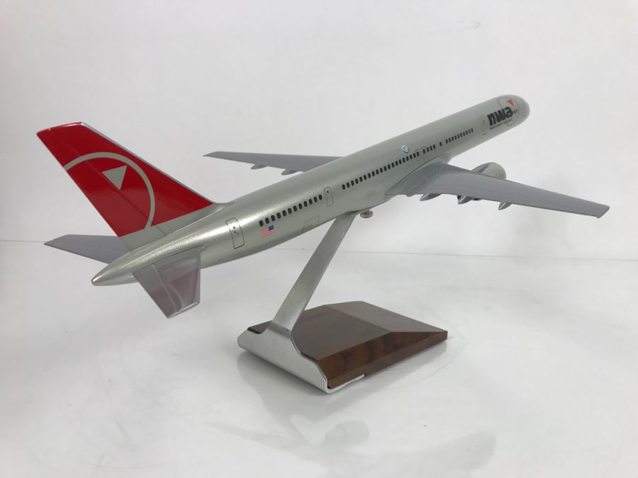 Pacific Miniatures PacMin Precision 1/100 Scale Model Airplane Of Northwest Airline Boeing 757-300 (2003) With Box [Photo 14]