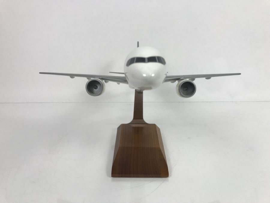 Pacific Miniatures PacMin Precision 1/100 Scale Model Airplane Of FINNAIR Boeing 757-200 With Box [Photo 5]