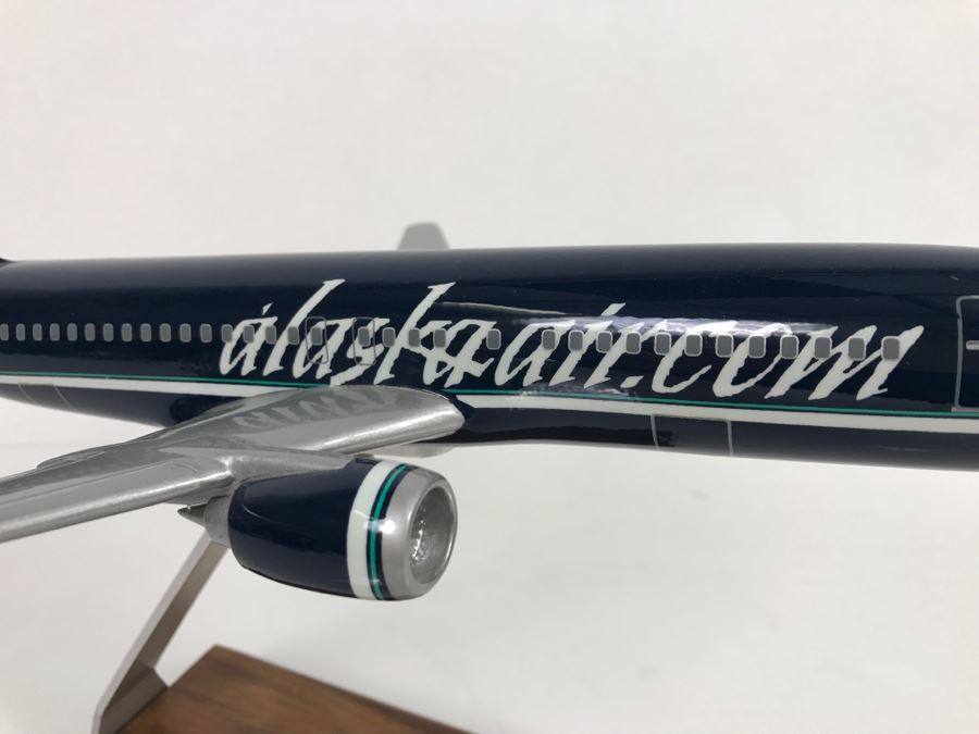 Atlantic Models Inc Precision Scale Model Airplane Of Alaska Air Boeing 737-700 With Box [Photo 4]
