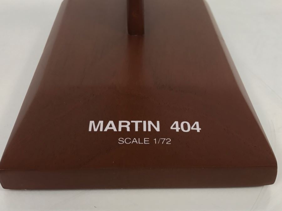 Toys & Models Corporation Precision 1/72 Scale Model Airplane Of Eastern Martin 404 With Box And Pair Of Eastern Buttons And Flight Wings [Photo 13]