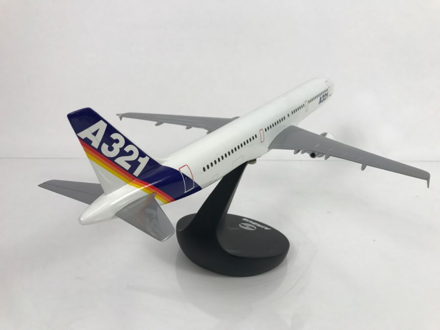 Precision Scale Model Airplane Of Airbus A321 [Photo 10]