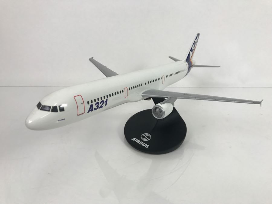 Precision Scale Model Airplane Of Airbus A321 [Photo 3]
