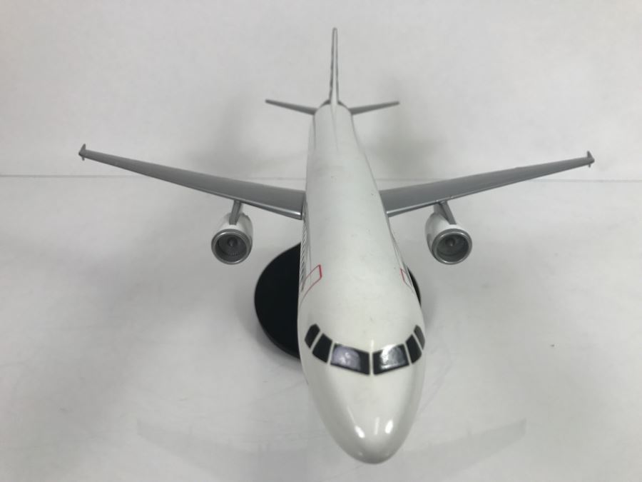 Precision Scale Model Airplane Of Airbus A321 [Photo 5]