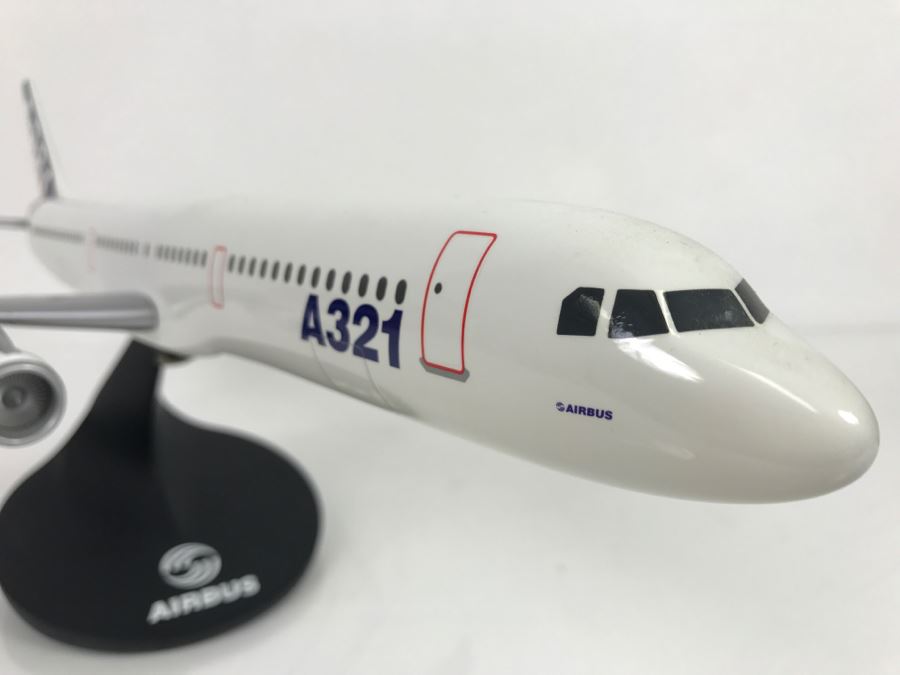 Precision Scale Model Airplane Of Airbus A321 [Photo 8]