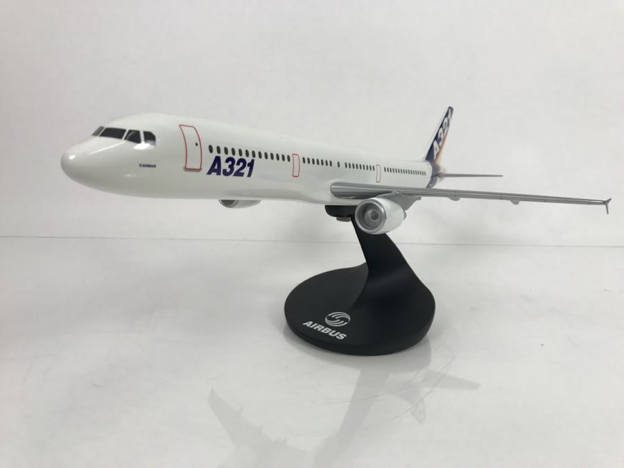 Precision Scale Model Airplane Of Airbus A321 [Photo 1]