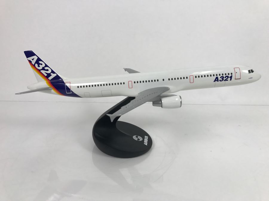 Precision Scale Model Airplane Of Airbus A321 [Photo 9]