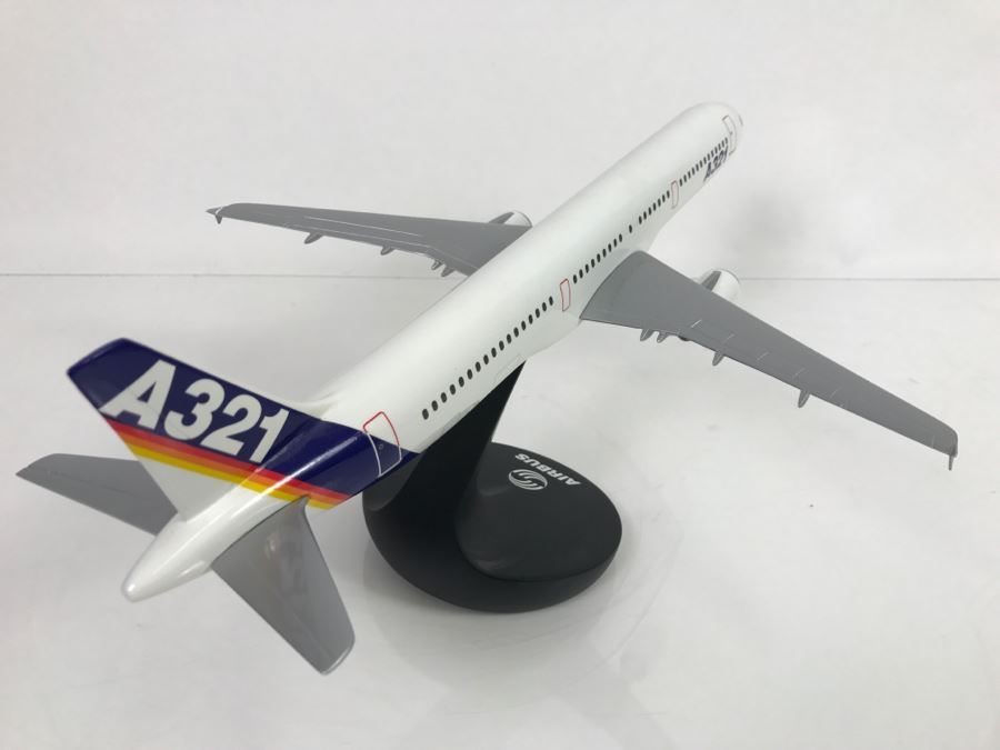 Precision Scale Model Airplane Of Airbus A321 [Photo 11]