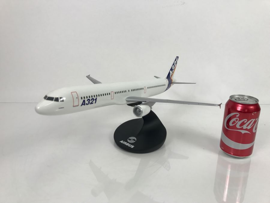 Precision Scale Model Airplane Of Airbus A321 [Photo 2]