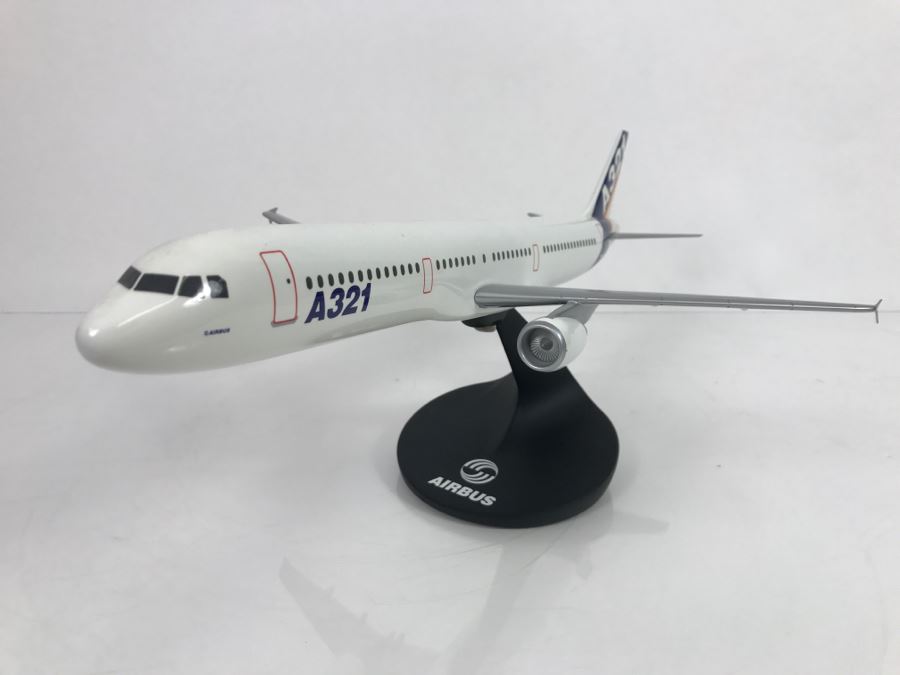 Precision Scale Model Airplane Of Airbus A321 [Photo 17]