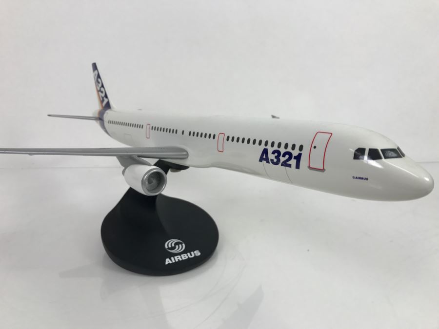 Precision Scale Model Airplane Of Airbus A321 [Photo 6]