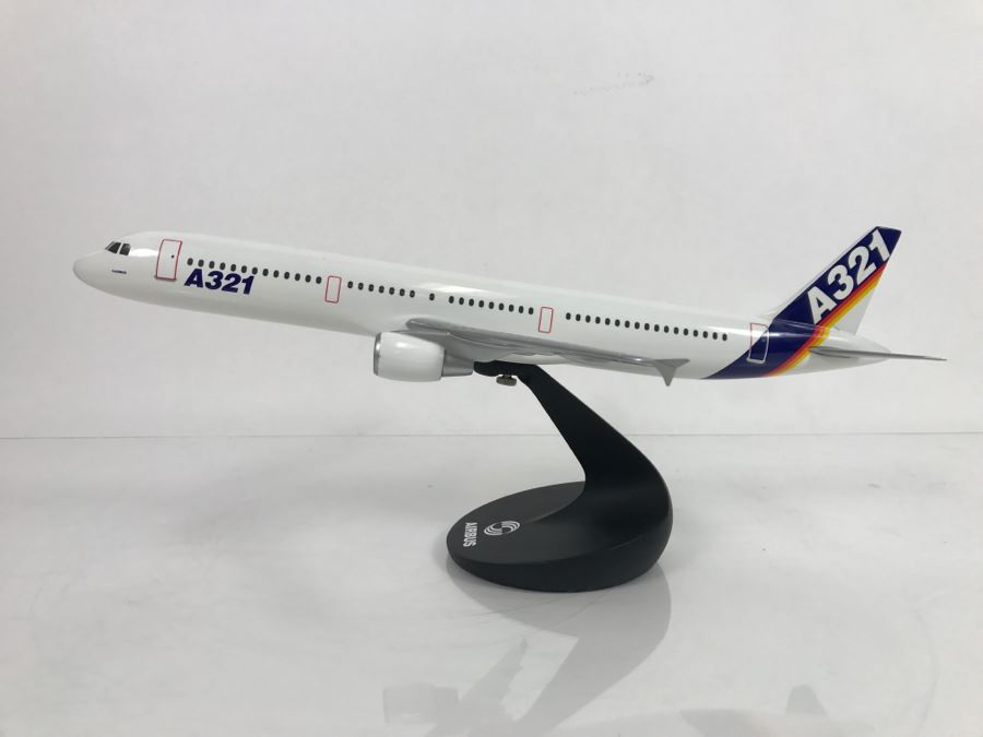 Precision Scale Model Airplane Of Airbus A321 [Photo 16]