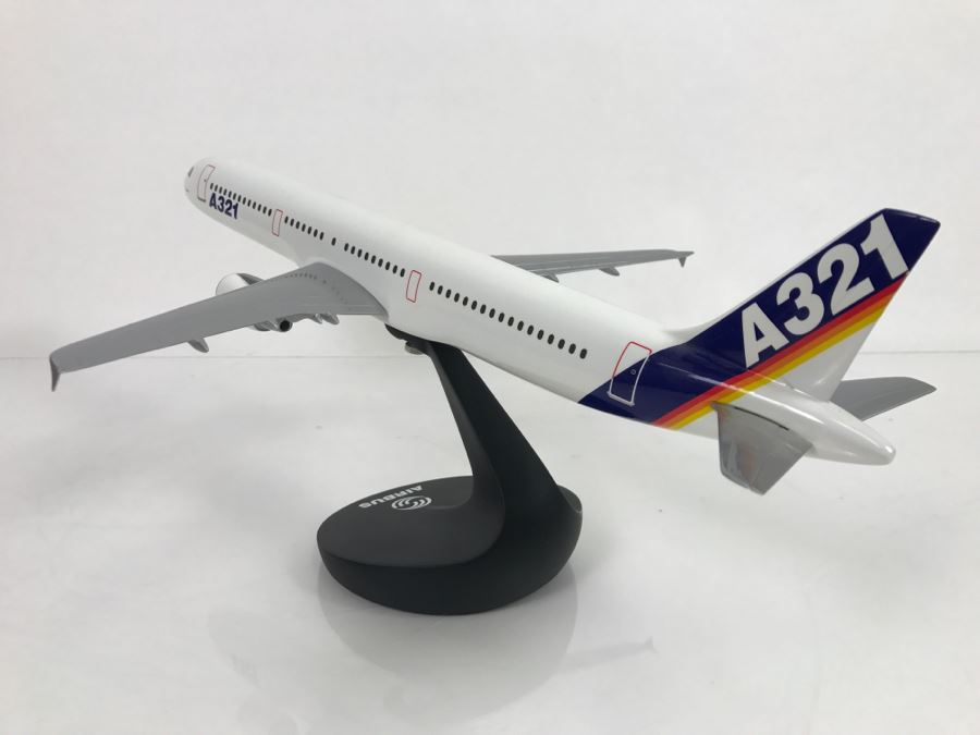 Precision Scale Model Airplane Of Airbus A321 [Photo 14]