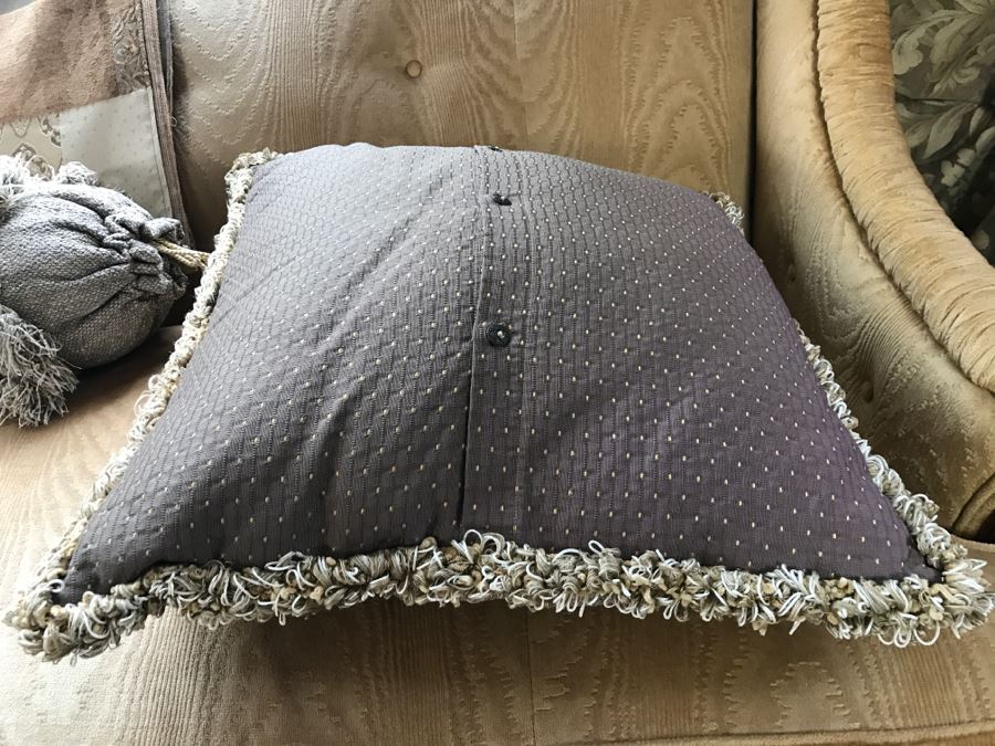 Stunning Vintage French Provincial Sofa Reupholstered Includes Throw Pillows 88'W X 31'D X 31'H [Photo 17]