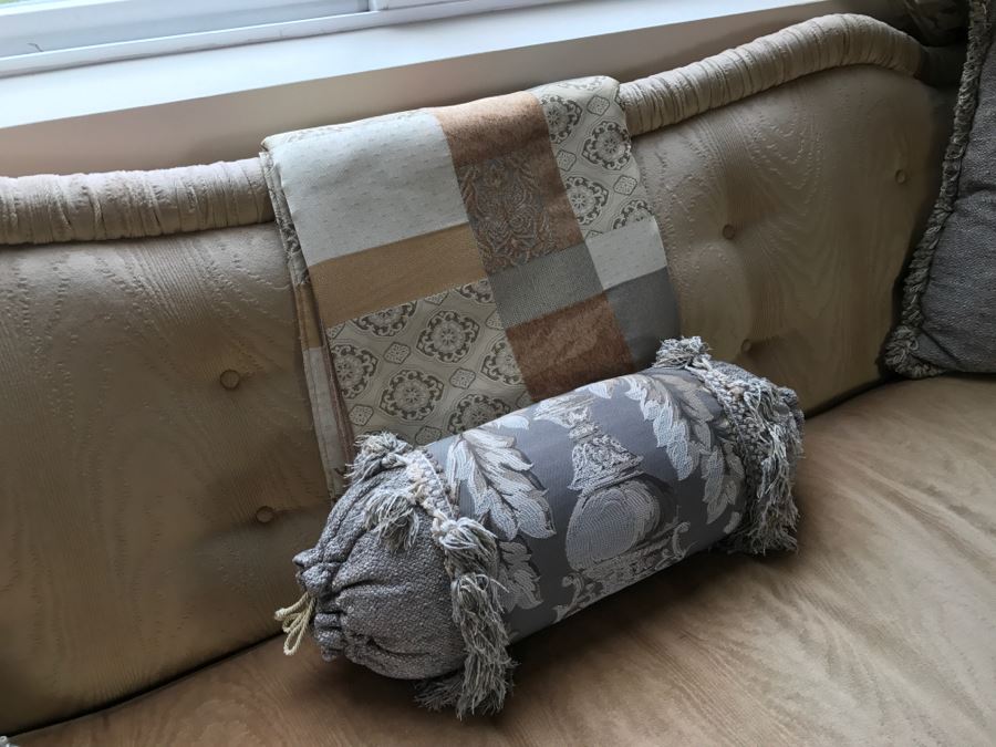 Stunning Vintage French Provincial Sofa Reupholstered Includes Throw Pillows 88'W X 31'D X 31'H [Photo 10]