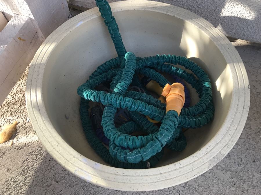 Large White Pot With Pocket Hose [Photo 4]