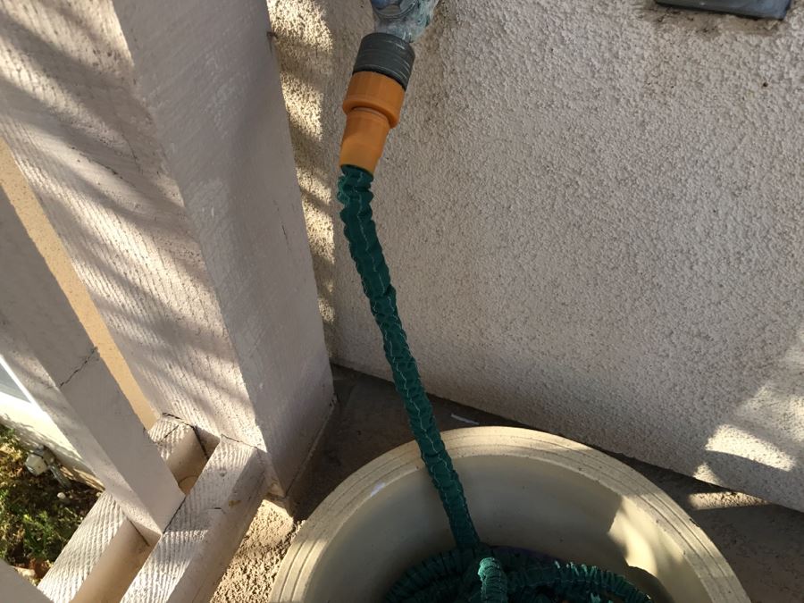 Large White Pot With Pocket Hose [Photo 3]