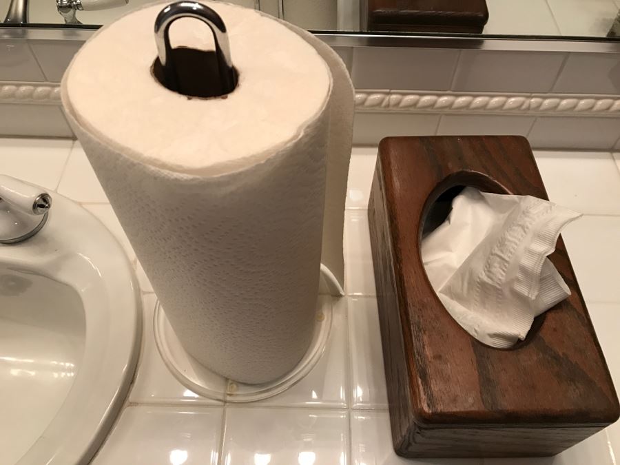 Wooden Tissue Box And Paper Towel Holder [Photo 2]