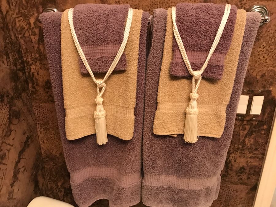 Set Of Towels With Tassels