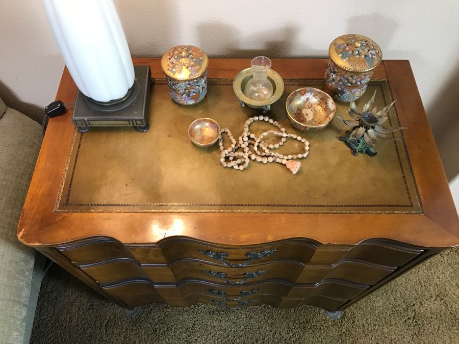 Stunning French Provincial Serpentine Front Leather Top Chest Of Drawers 4-Drawers 30'W X 17'D X 31'H [Photo 4]