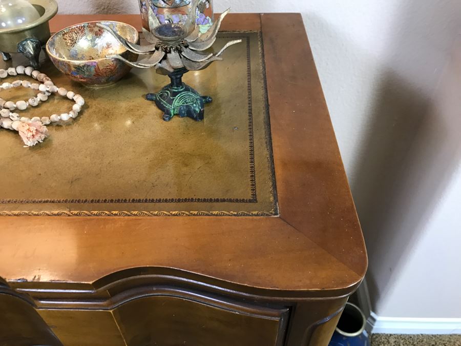 Stunning French Provincial Serpentine Front Leather Top Chest Of Drawers 4-Drawers 30'W X 17'D X 31'H [Photo 6]