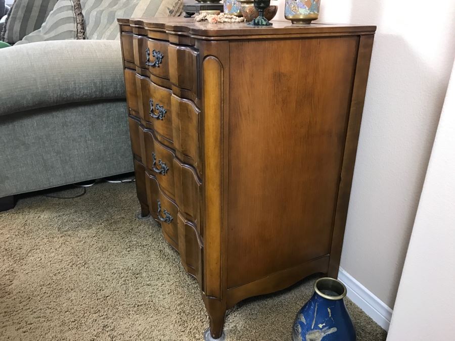 Stunning French Provincial Serpentine Front Leather Top Chest Of Drawers 4-Drawers 30'W X 17'D X 31'H [Photo 7]