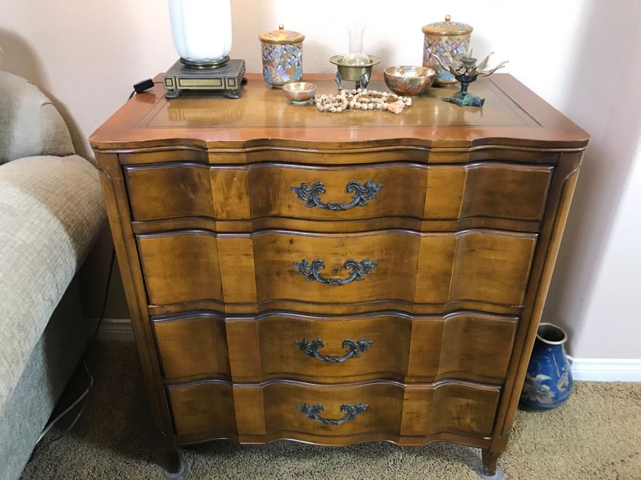 Stunning French Provincial Serpentine Front Leather Top Chest Of Drawers 4-Drawers 30'W X 17'D X 31'H [Photo 3]
