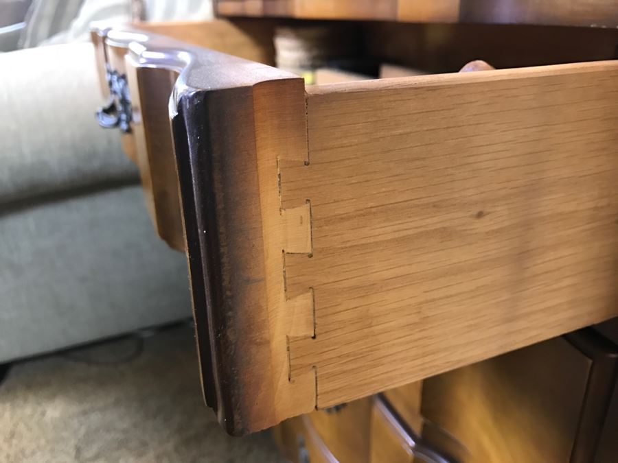 Stunning French Provincial Serpentine Front Leather Top Chest Of Drawers 4-Drawers 30'W X 17'D X 31'H [Photo 10]