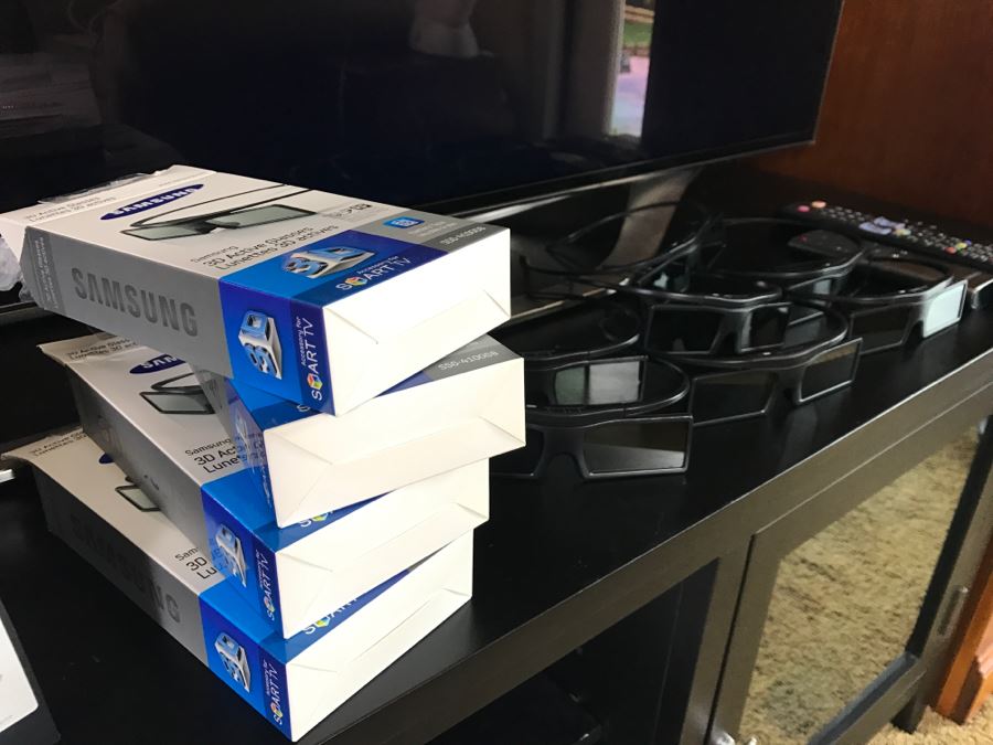 Samsung UN60ES8000F 60-Inch 1080p 240Hz 3D Slim LED HDTV With (7) Pairs Of 3D Active Glasses, Smart Evolution Kit, Samsung Keyboard And IR Blaster VG-IRB2000 [Photo 19]