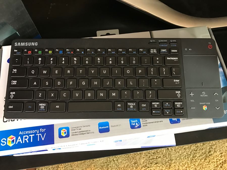 Samsung UN60ES8000F 60-Inch 1080p 240Hz 3D Slim LED HDTV With (7) Pairs Of 3D Active Glasses, Smart Evolution Kit, Samsung Keyboard And IR Blaster VG-IRB2000 [Photo 32]