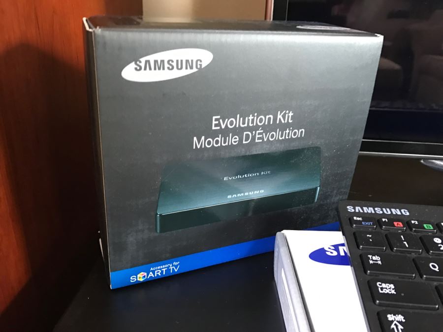 Samsung UN60ES8000F 60-Inch 1080p 240Hz 3D Slim LED HDTV With (7) Pairs Of 3D Active Glasses, Smart Evolution Kit, Samsung Keyboard And IR Blaster VG-IRB2000 [Photo 15]