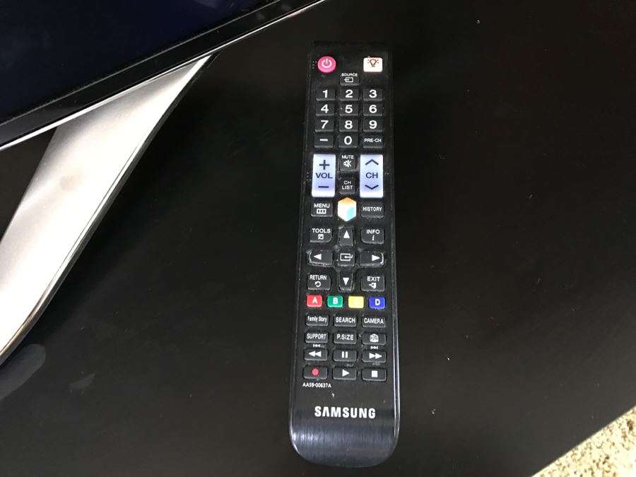 Samsung UN60ES8000F 60-Inch 1080p 240Hz 3D Slim LED HDTV With (7) Pairs Of 3D Active Glasses, Smart Evolution Kit, Samsung Keyboard And IR Blaster VG-IRB2000 [Photo 7]