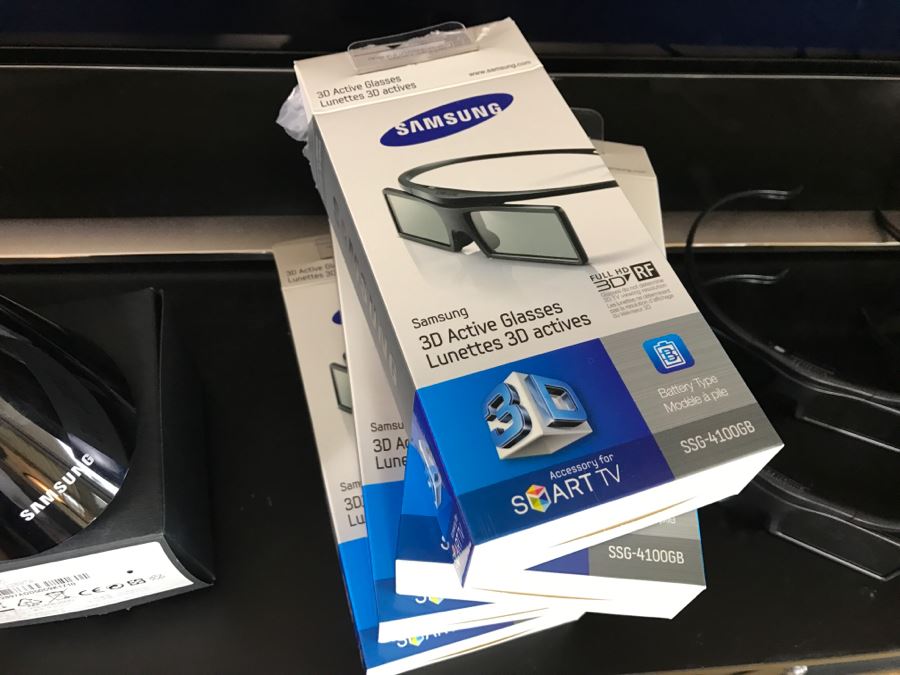 Samsung UN60ES8000F 60-Inch 1080p 240Hz 3D Slim LED HDTV With (7) Pairs Of 3D Active Glasses, Smart Evolution Kit, Samsung Keyboard And IR Blaster VG-IRB2000 [Photo 20]