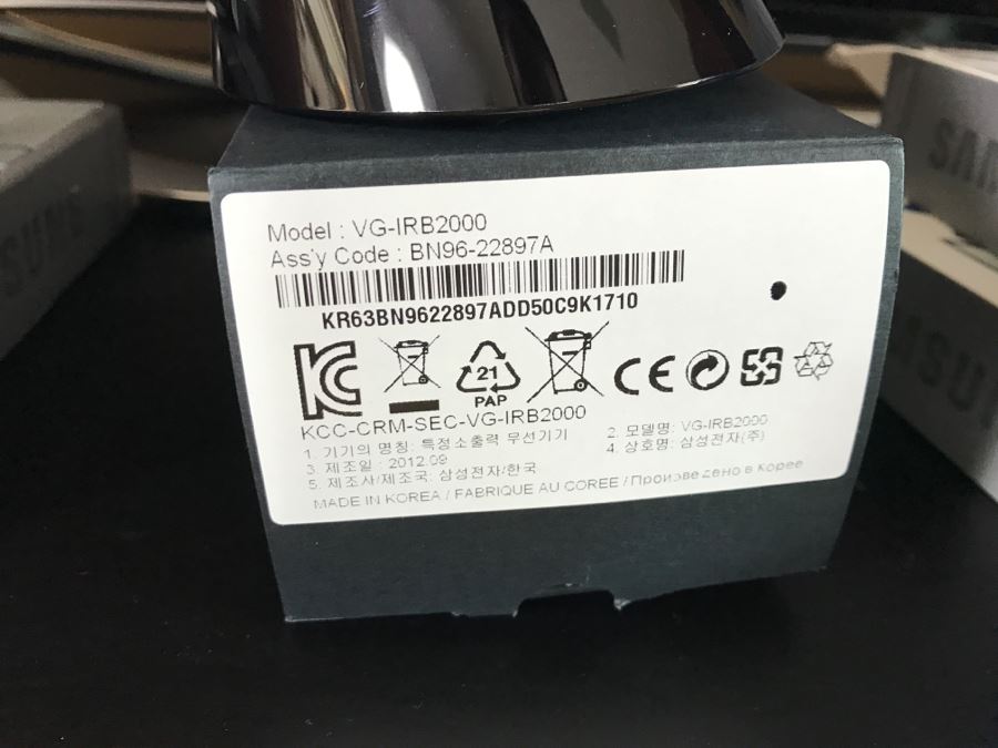 Samsung UN60ES8000F 60-Inch 1080p 240Hz 3D Slim LED HDTV With (7) Pairs Of 3D Active Glasses, Smart Evolution Kit, Samsung Keyboard And IR Blaster VG-IRB2000 [Photo 18]