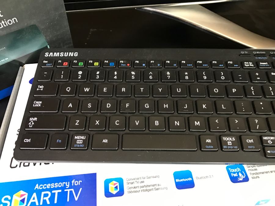 Samsung UN60ES8000F 60-Inch 1080p 240Hz 3D Slim LED HDTV With (7) Pairs Of 3D Active Glasses, Smart Evolution Kit, Samsung Keyboard And IR Blaster VG-IRB2000 [Photo 33]