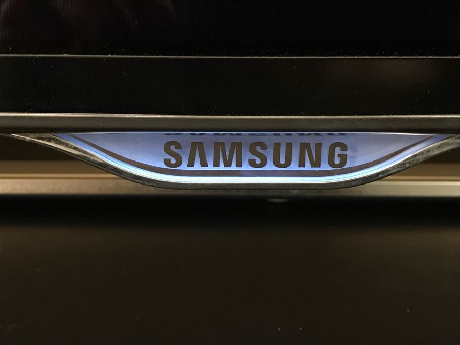 Samsung UN60ES8000F 60-Inch 1080p 240Hz 3D Slim LED HDTV With (7) Pairs Of 3D Active Glasses, Smart Evolution Kit, Samsung Keyboard And IR Blaster VG-IRB2000 [Photo 5]