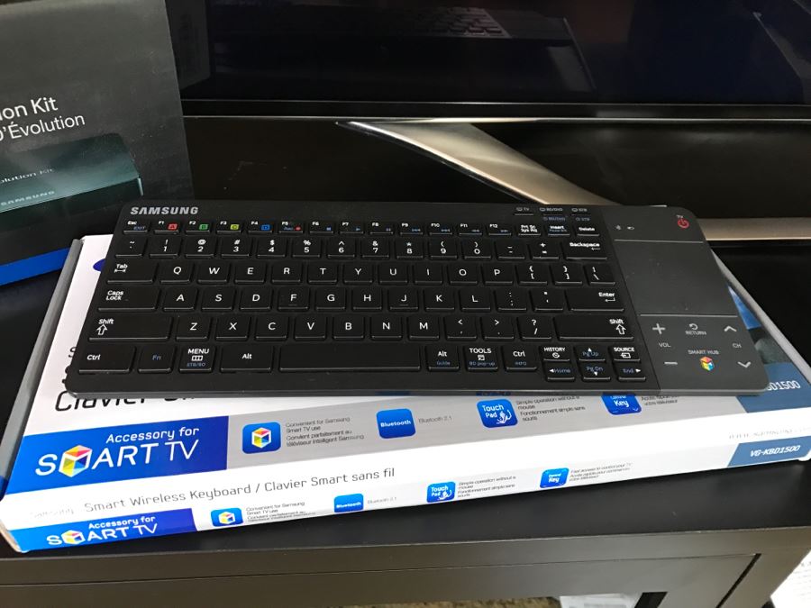 Samsung UN60ES8000F 60-Inch 1080p 240Hz 3D Slim LED HDTV With (7) Pairs Of 3D Active Glasses, Smart Evolution Kit, Samsung Keyboard And IR Blaster VG-IRB2000 [Photo 16]