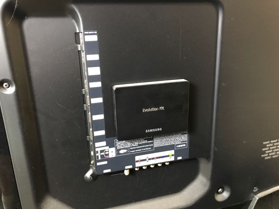 Samsung UN60ES8000F 60-Inch 1080p 240Hz 3D Slim LED HDTV With (7) Pairs Of 3D Active Glasses, Smart Evolution Kit, Samsung Keyboard And IR Blaster VG-IRB2000 [Photo 9]