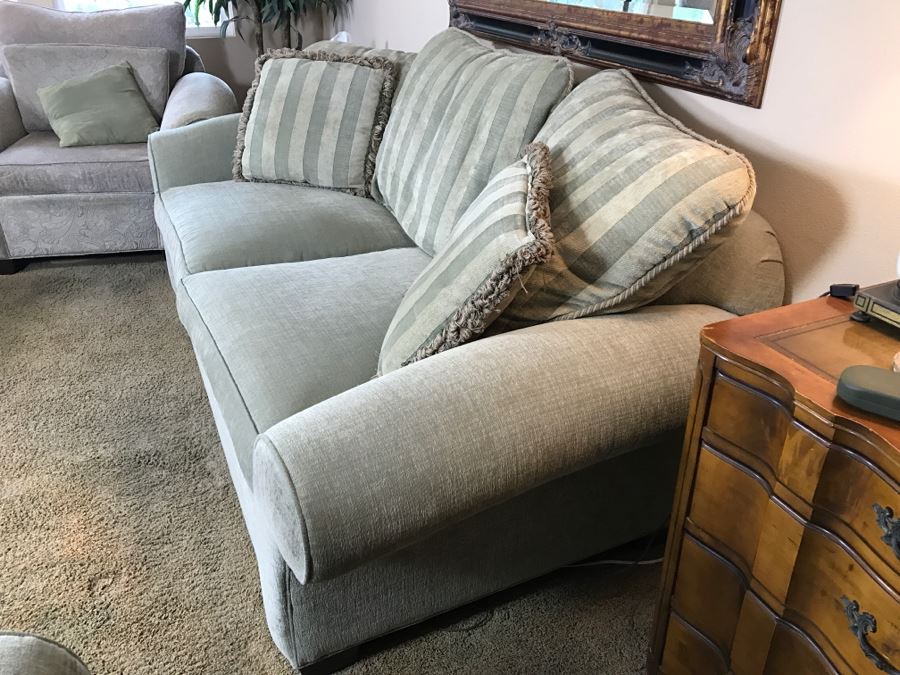 Upholstered Sofa With Throw Pillows 88'W [Photo 4]