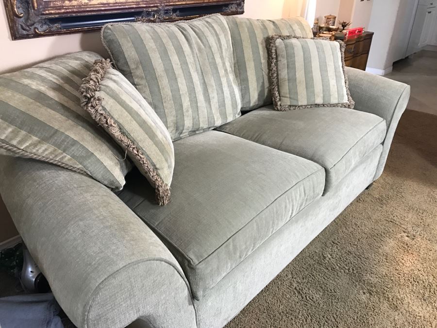 Upholstered Sofa With Throw Pillows 88'W [Photo 7]
