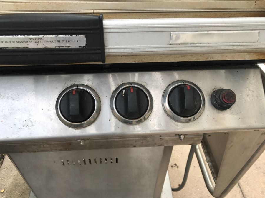 Outdoor BBQ Grill Turbo By Barbeques Galore Model XG3TBWSS [Photo 7]